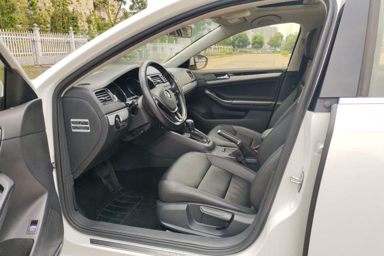 Used Volkswagen Sagitar 2015 1.6L Automatic Comfort Model Left Front Seat