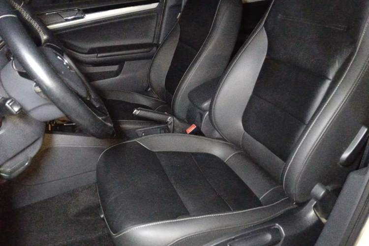 Used Volkswagen Sagitar 2015 1.6L Automatic Comfort Model Left Front Seat