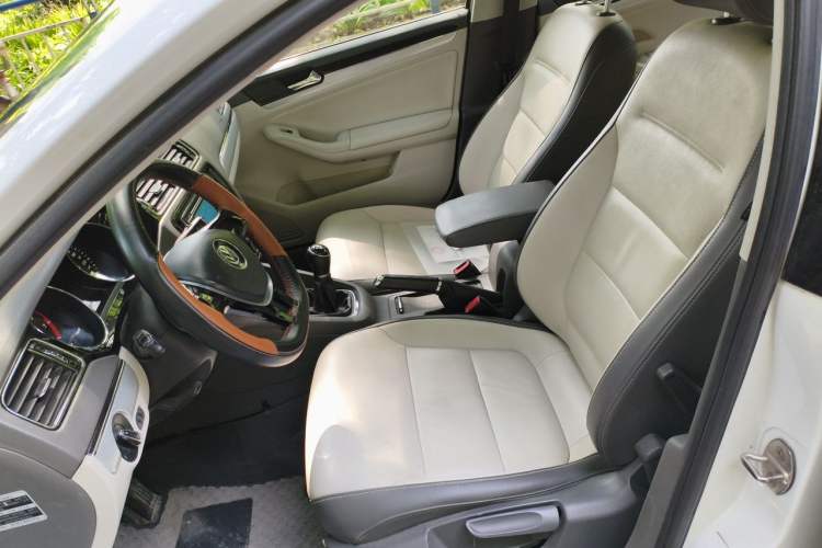 Used Volkswagen Sagitar 2015 1.6L Manual Comfort Model Left Front Seat