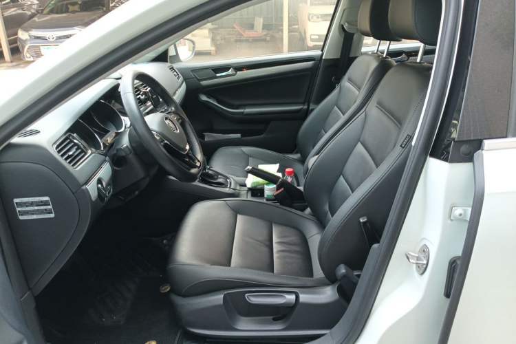 Used Volkswagen Sagitar 2015 230TSI Automatic Comfort Version Left Front Seat