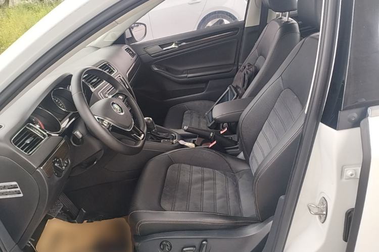Used Volkswagen Sagitar 2015 230TSI Automatic Luxury Model Left Front Seat