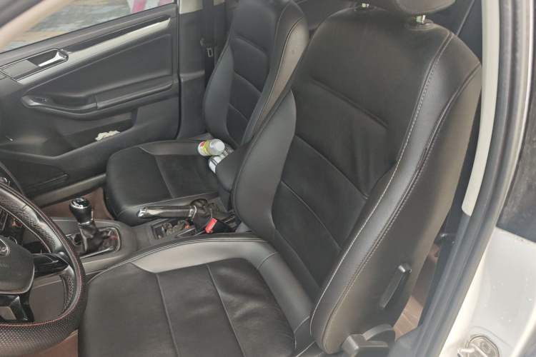 Used Volkswagen Sagitar 2015 1.6L Manual Comfort Model Left Front Seat