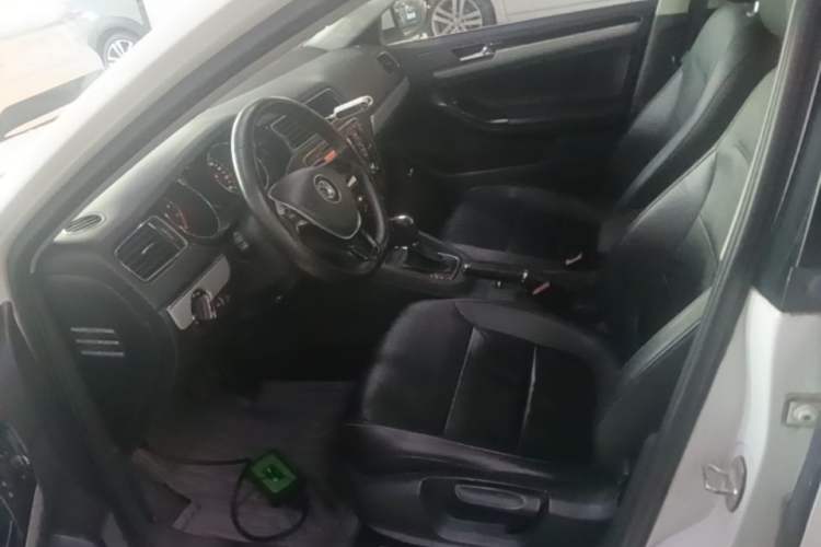 Used Volkswagen Sagitar 2015 230TSI Automatic Comfort Version Left Front Seat