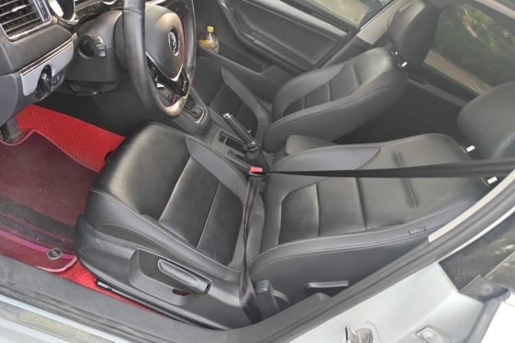 Used Volkswagen Sagitar 2015 230TSI Automatic Comfort Version Left Front Seat