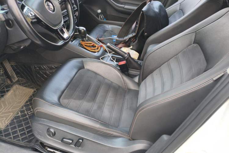 Used Volkswagen Sagitar 2015 230TSI Automatic Luxury Model Left Front Seat
