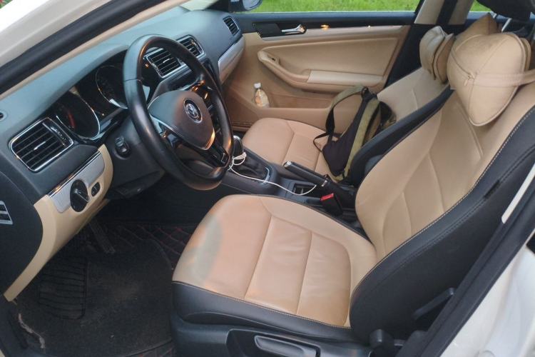 Used Volkswagen Sagitar 2015 230TSI Automatic Comfort Version Left Front Seat