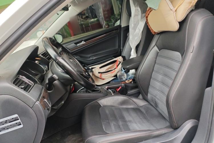 Used Volkswagen Sagitar 2015 230TSI Automatic Luxury Model Left Front Seat