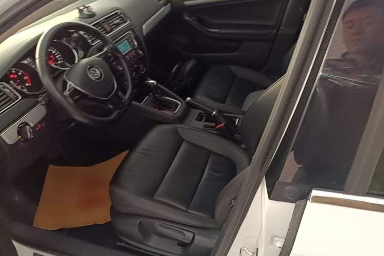 Used Volkswagen Sagitar 2015 230TSI Automatic Comfort Version Left Front Seat