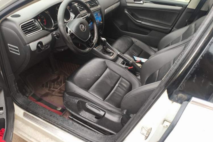 Used Volkswagen Sagitar 2015 230TSI Automatic Comfort Version Left Front Seat