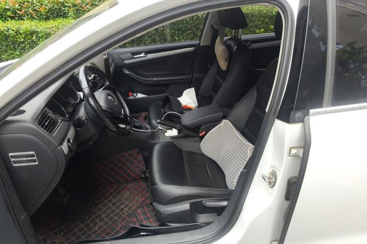Used Volkswagen Sagitar 2015 230TSI Automatic Comfort Version Left Front Seat