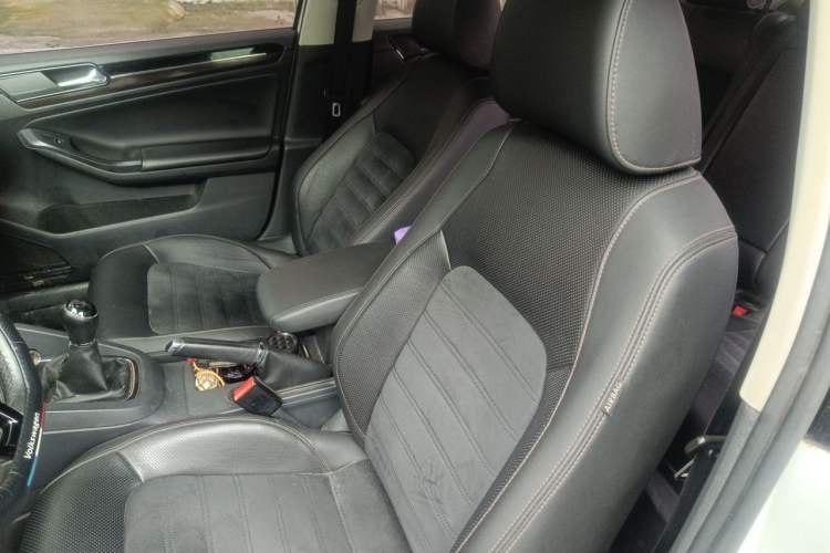 Used Volkswagen Sagitar 2015 230TSI Manual Luxury Edition Left Front Seat