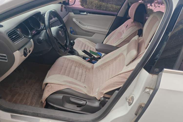 Used Volkswagen Sagitar 2015 1.6L Manual Comfort Model Left Front Seat