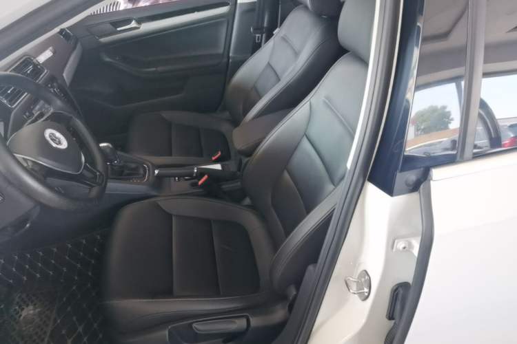 Used Volkswagen Sagitar 2015 230TSI Automatic Comfort Version Left Front Seat