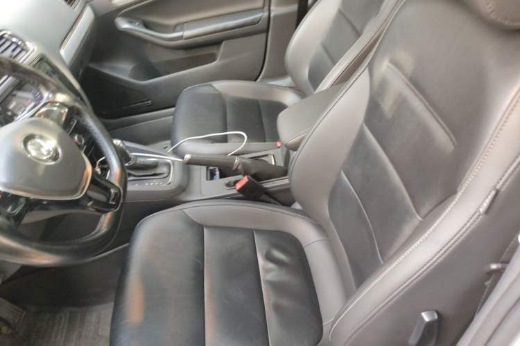 Used Volkswagen Sagitar 2015 230TSI Automatic Comfort Version Left Front Seat