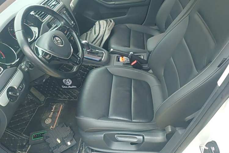 Used Volkswagen Sagitar 2015 1.6L Automatic Comfort Model Left Front Seat