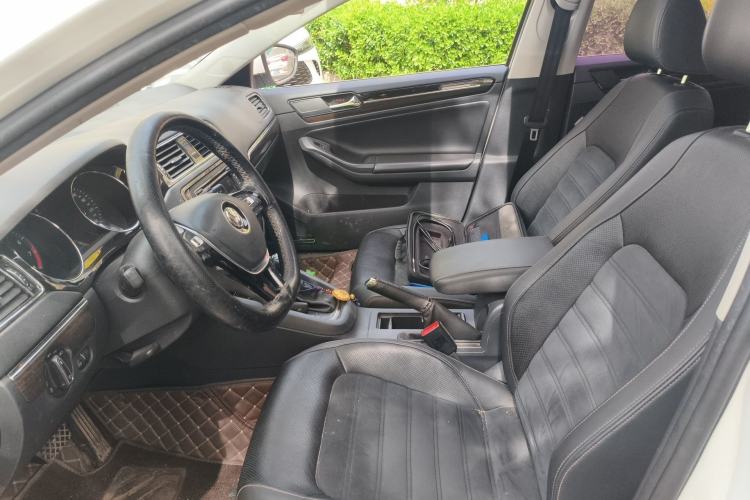 Used Volkswagen Sagitar 2015 230TSI Automatic Luxury Model Left Front Seat