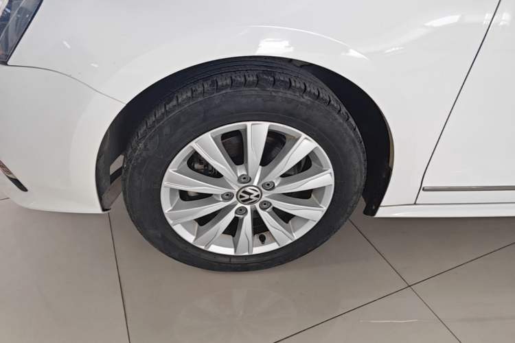 Used Volkswagen Sagitar 2015 230TSI Automatic Comfort Version Left Front Wheel Hub