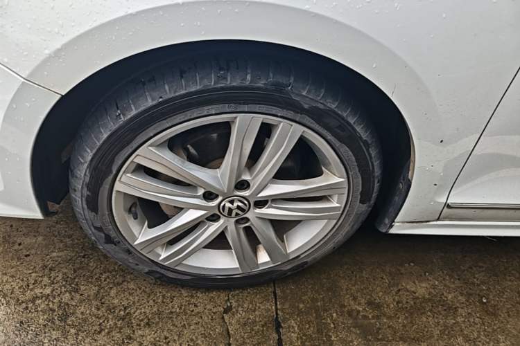 Used Volkswagen Sagitar 2015 230TSI Automatic Comfort Version Left Front Wheel Hub