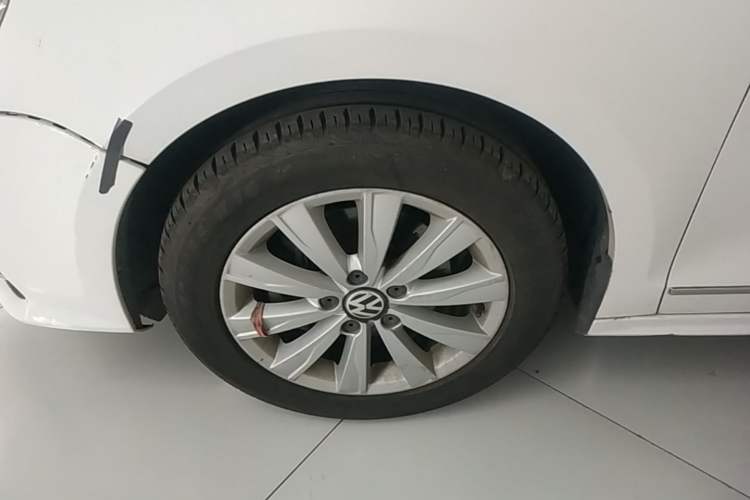 Used Volkswagen Sagitar 2015 230TSI Automatic Comfort Version Left Front Wheel Hub