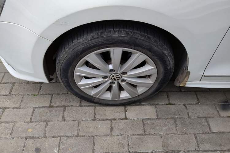 Used Volkswagen Sagitar 2015 230TSI Automatic Comfort Version Left Front Wheel Hub