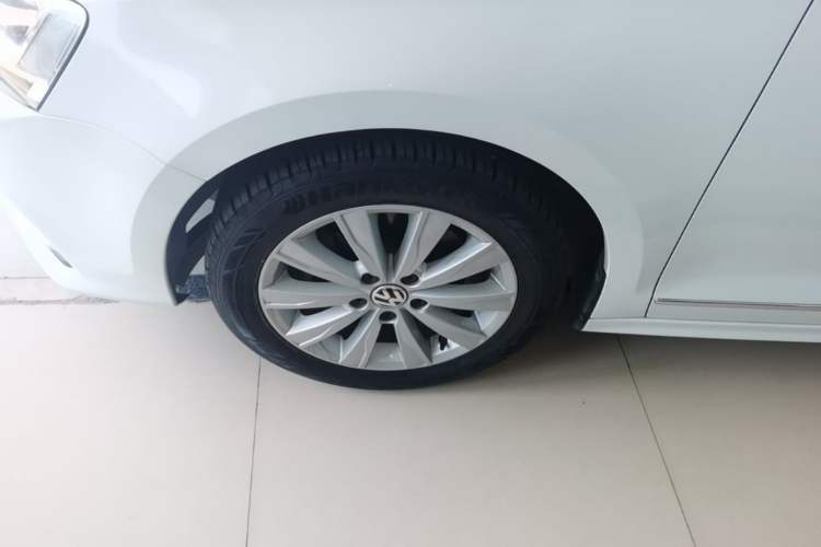 Used Volkswagen Sagitar 2015 230TSI Automatic Comfort Version Left Front Wheel Hub