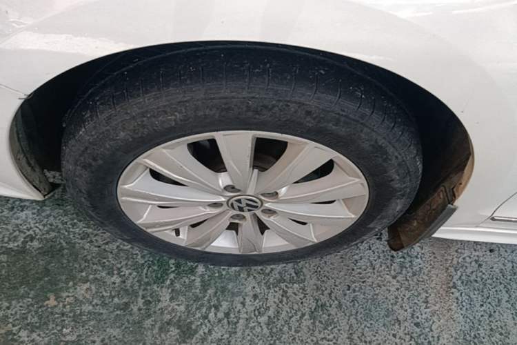 Used Volkswagen Sagitar 2015 230TSI Manual Comfort Version Left Front Wheel Hub