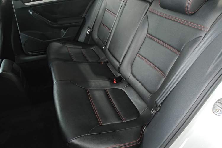Used Volkswagen Sagitar 2015 1.6L Automatic Fashion Model Left Rear Seat