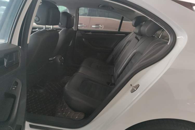 Used Volkswagen Sagitar 2015 230TSI Automatic Luxury Model Left Rear Seat