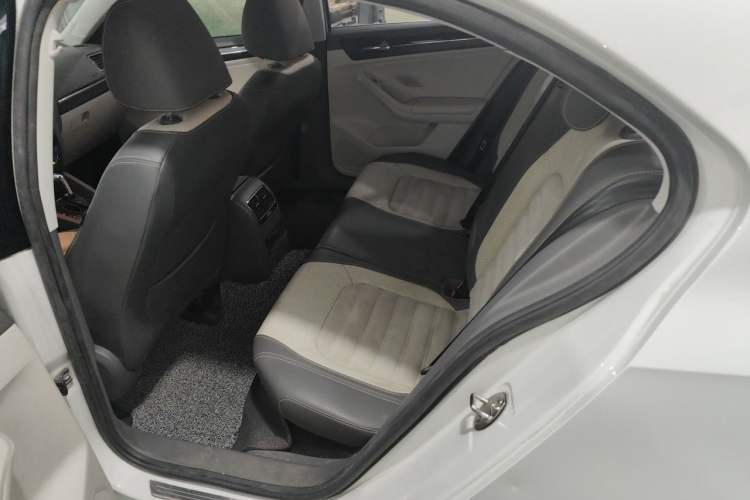 Used Volkswagen Sagitar 2015 230TSI Automatic Luxury Model Left Rear Seat