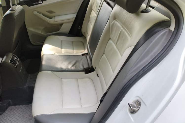 Used Volkswagen Sagitar 2015 1.6L Manual Comfort Model Left Rear Seat