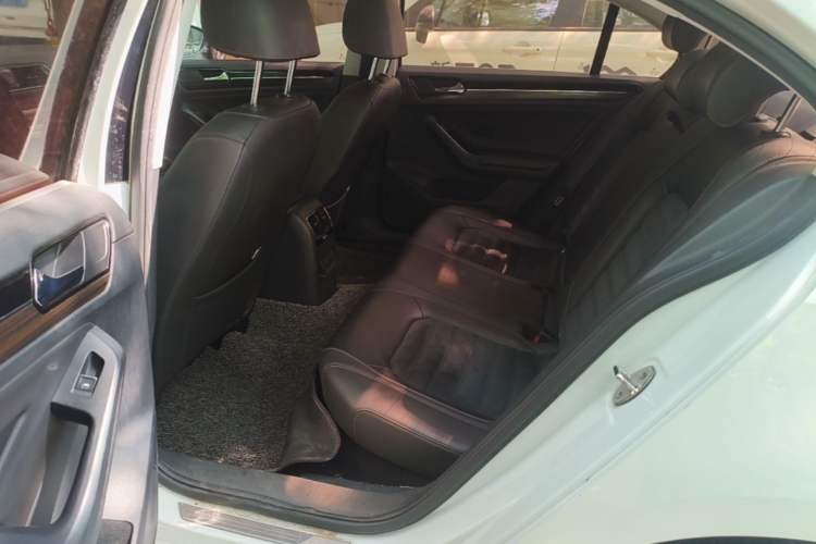 Used Volkswagen Sagitar 2015 230TSI Automatic Luxury Model Left Rear Seat