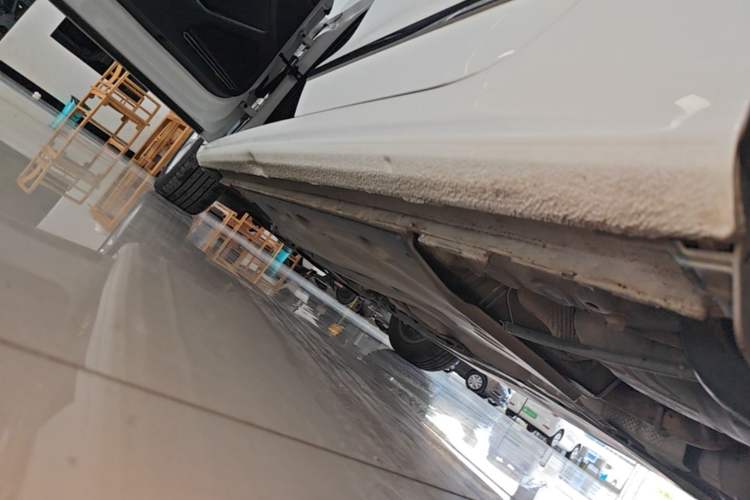 Used Volkswagen Sagitar 2015 230TSI Automatic Comfort Version Left Side Sill