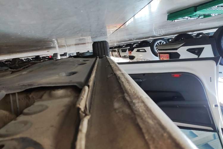 Used Volkswagen Sagitar 2015 1.6L Manual Comfort Model Left Side Sill