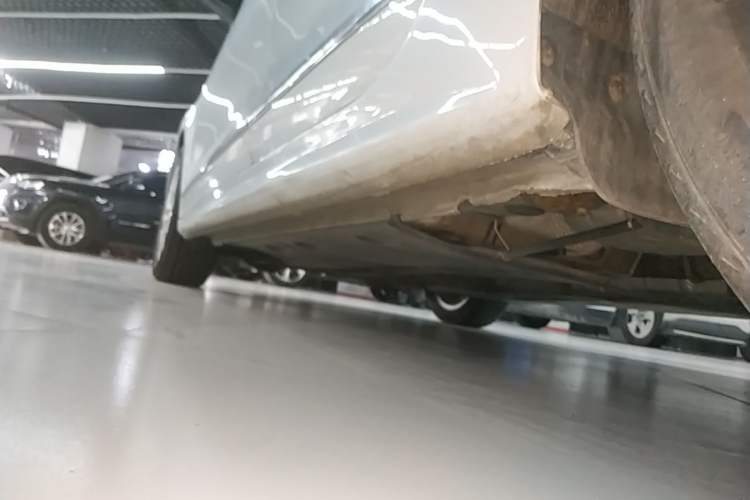 Used Volkswagen Sagitar 2015 230TSI Automatic Comfort Version Left Side Sill