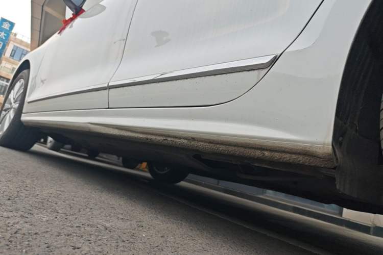 Used Volkswagen Sagitar 2015 1.6L Automatic Comfort Model Left Side Sill