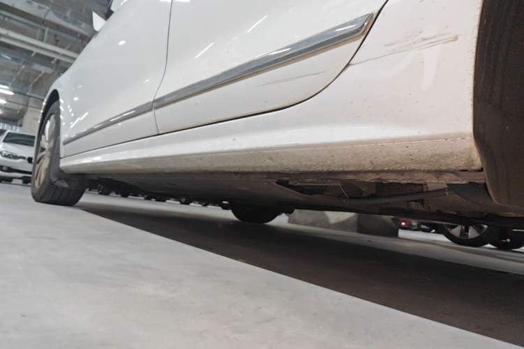 Used Volkswagen Sagitar 2015 1.6L Automatic Comfort Model Left Side Sill
