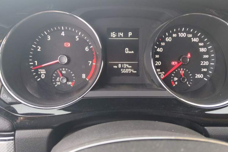 Used Volkswagen Sagitar 2015 230TSI Automatic Comfort Version Odometer Close Up