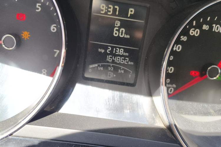 Used Volkswagen Sagitar 2015 1.6L Automatic Comfort Model Odometer Close Up