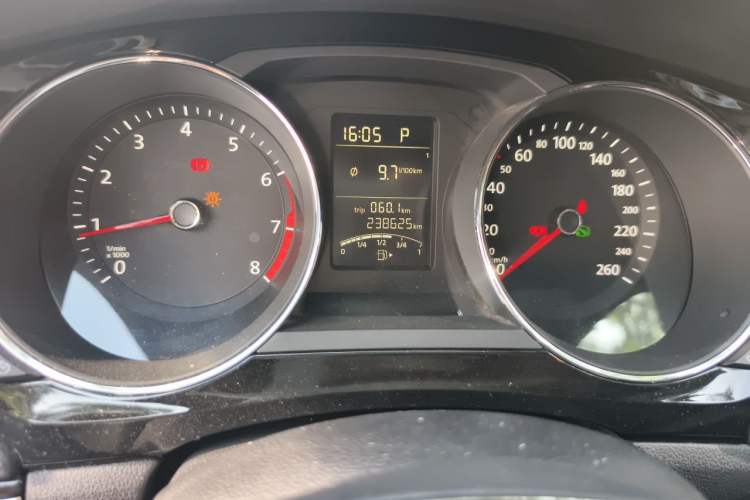 Used Volkswagen Sagitar 2015 1.6L Automatic Comfort Model Odometer Close Up