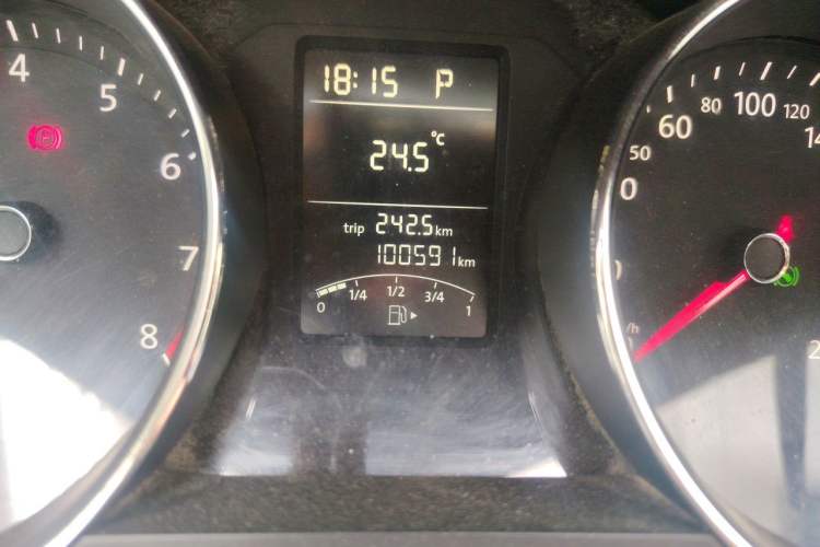 Used Volkswagen Sagitar 2015 1.6L Automatic Comfort Model Odometer Close Up
