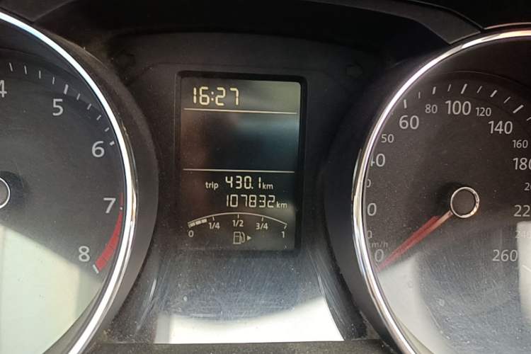 Used Volkswagen Sagitar 2015 1.6L Automatic Comfort Model Odometer Close Up