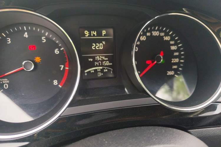 Used Volkswagen Sagitar 2015 1.6L Automatic Comfort Model Odometer Close Up