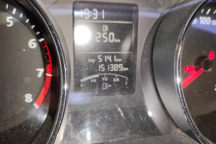 Used Volkswagen Sagitar 2015 1.6L Manual Comfort Model Odometer Close Up