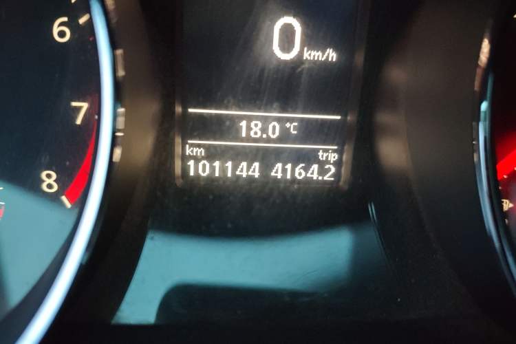 Used Volkswagen Sagitar 2015 230TSI Automatic Luxury Model Odometer Close Up