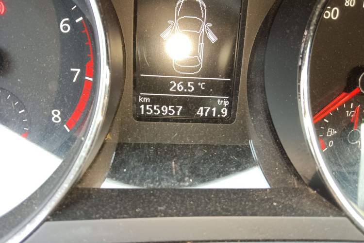 Used Volkswagen Sagitar 2015 230TSI Automatic Luxury Model Odometer Close Up