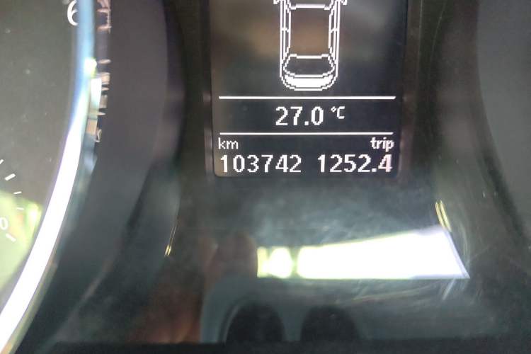 Used Volkswagen Sagitar 2015 230TSI Automatic Luxury Model Odometer Close Up