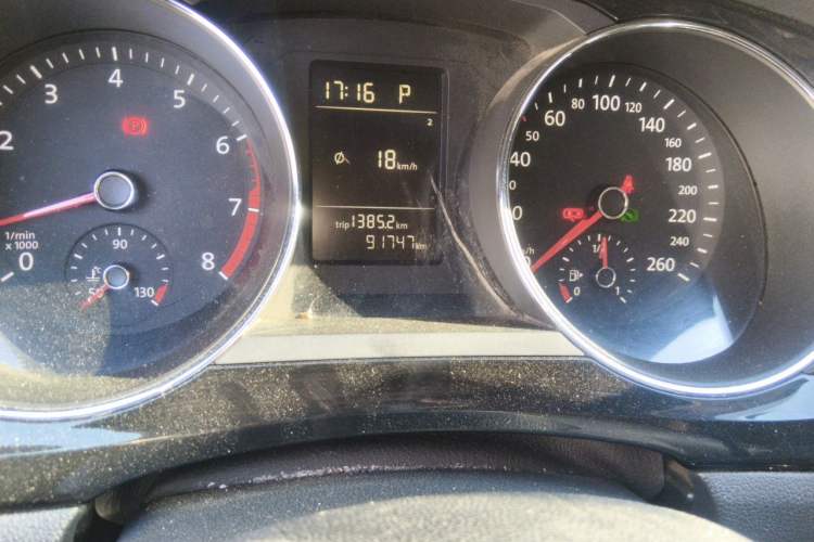 Used Volkswagen Sagitar 2015 230TSI Automatic Comfort Version Odometer Close Up