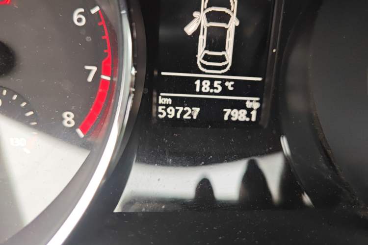 Used Volkswagen Sagitar 2015 230TSI Automatic Luxury Model Odometer Close Up