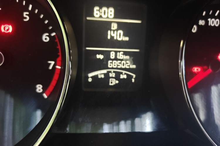 Used Volkswagen Sagitar 2015 1.6L Manual Comfort Model Odometer Close Up