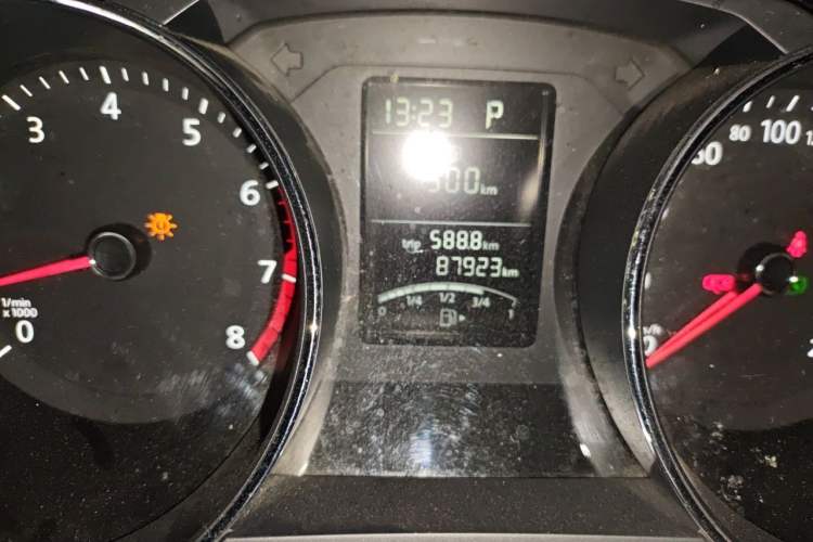 Used Volkswagen Sagitar 2015 1.6L Automatic Comfort Model Odometer Close Up